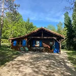 Les Chenes مكان تخييم