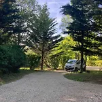 Les Chenes مكان تخييم