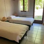 مكان تخييم Les Chenes *