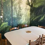 Les Chenes مكان تخييم