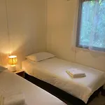 Les Chenes مكان تخييم *