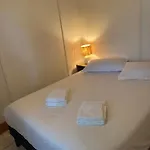 Les Chenes مكان تخييم *